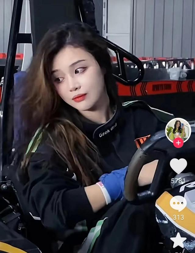 美女网红直播喝农药结果意外去世,好友谴责网友:你不怕做噩梦吗休闲区蓝鸢梦想 - Www.slyday.coM 美女网红直播喝农药结果意外去世,好友谴责网友:你不怕做噩梦吗休闲区蓝鸢梦想 - Www.slyday.coM