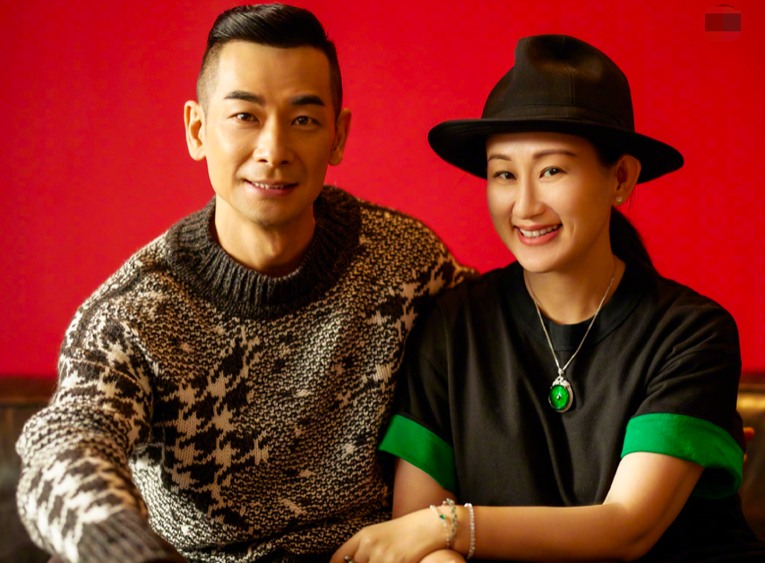 赵文卓庆祝结婚10周年,搂妻子合照秀恩爱,两人被指显夫妻相休闲区蓝鸢梦想 - Www.slyday.coM 赵文卓庆祝结婚10周年,搂妻子合照秀恩爱,两人被指显夫妻相休闲区蓝鸢梦想 - Www.slyday.coM