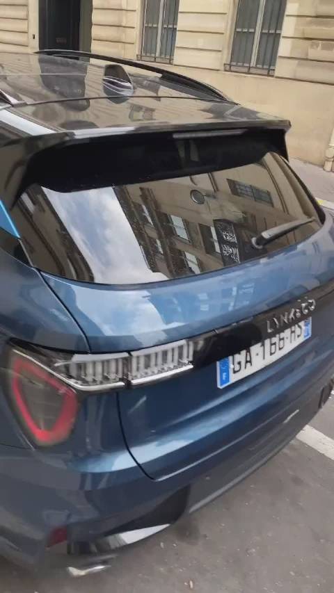 法国巴黎街头的领克01，老外买进口车不怕售后保养贵吗？