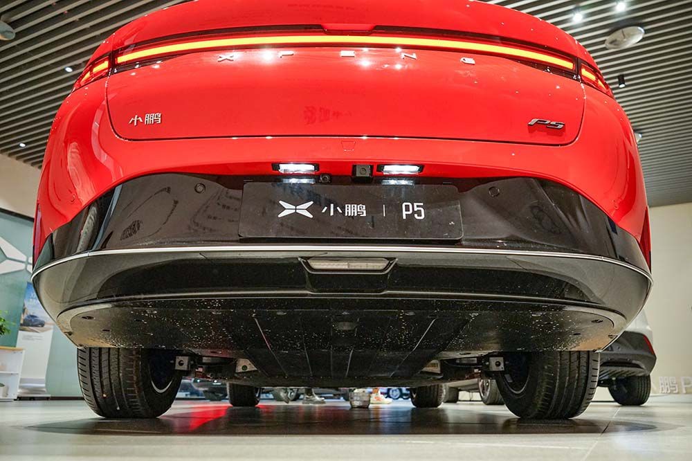 蜜汁对比,小鹏P5对上大众迈腾该怎么选?