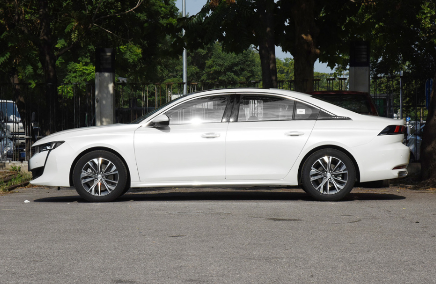 法系B级车同门对比:雪铁龙凡尔赛C5 X和标致508L谁更好?