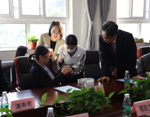 日本驻华大使到访北京一中学 直言是“唐诗迷”休闲区蓝鸢梦想 - Www.slyday.coM 日本驻华大使到访北京一中学 直言是“唐诗迷”休闲区蓝鸢梦想 - Www.slyday.coM