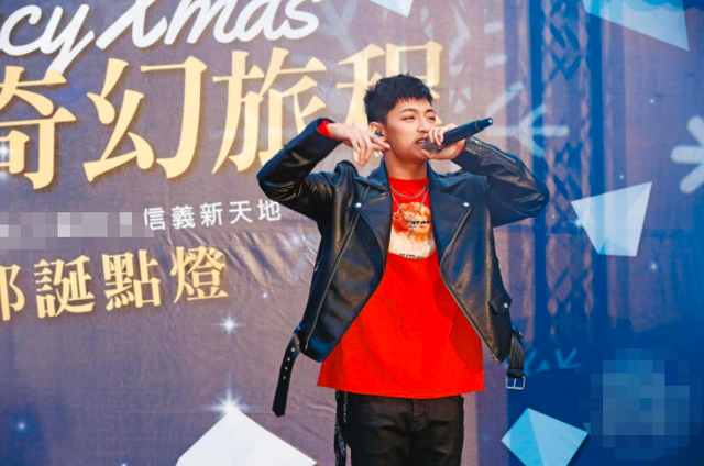 吴霏与女友曾蕰帆曾同时参加过《声林之王2,也算是颇有缘分,不过他