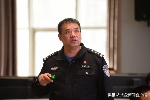 郑州42岁民警郝锐不幸殉职——累倒在守护群众“钱袋子”路上的“反诈先锋”休闲区蓝鸢梦想 - Www.slyday.coM 郑州42岁民警郝锐不幸殉职——累倒在守护群众“钱袋子”路上的“反诈先锋”休闲区蓝鸢梦想 - Www.slyday.coM