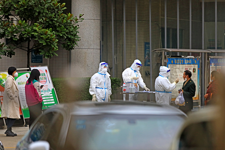 疫情西安多景区暂时关闭对大雁塔南广场地毯式消杀