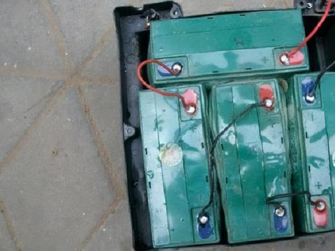 充满不拔和未充满就拔充电器，哪个伤电动车？一看便知，不再拔错