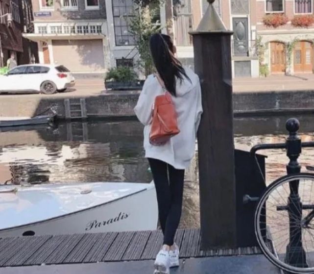 任达华携妻女游<a href=