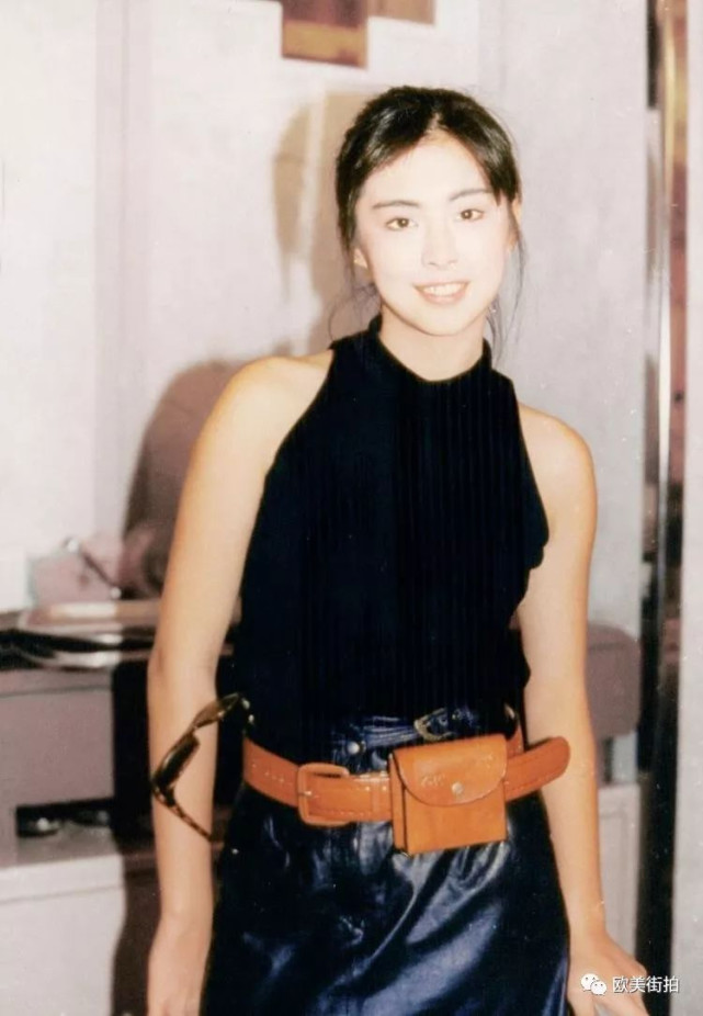 看王祖贤30年前的穿搭：这不是现在正流行吗？难怪能影响<a href=