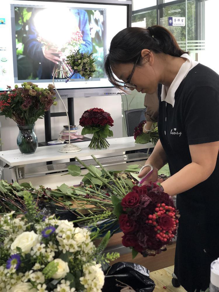 花艺技术认证 东莞职校首推荷兰知名花艺课程,通过考试可取得国际通用证书
