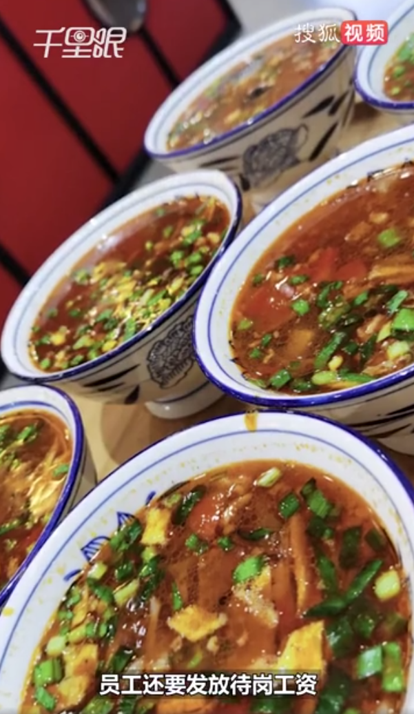 1名小学生感染!一家面馆3个月两次遇上确诊游客!上海夫妻回应争议,网友提出两点疑问休闲区蓝鸢梦想 - Www.slyday.coM 1名小学生感染!一家面馆3个月两次遇上确诊游客!上海夫妻回应争议,网友提出两点疑问休闲区蓝鸢梦想 - Www.slyday.coM