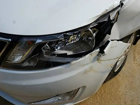 车身刮蹭修复难度大吗？还要整面喷漆？