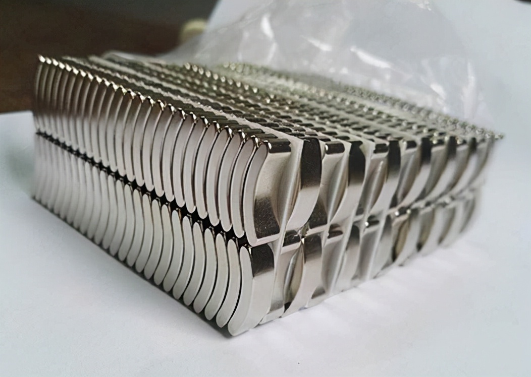 惨烈：2米外氧气瓶直飞过来！<a href=