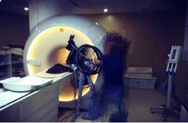 惨烈：2米外氧气瓶直飞过来！<a href=