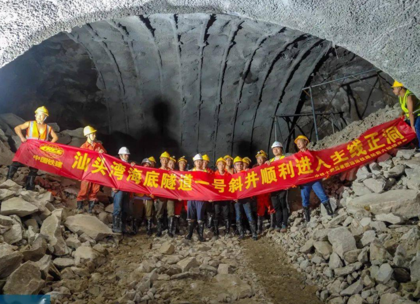 时速350公里!中国高铁再创辉煌,越南:不该听信日本