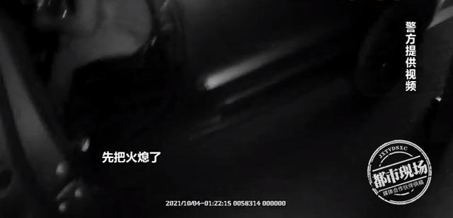 惊骇!男子凌晨醉驾上高速,竟霸占两个车道睡大觉休闲区蓝鸢梦想 - Www.slyday.coM 惊骇!男子凌晨醉驾上高速,竟霸占两个车道睡大觉休闲区蓝鸢梦想 - Www.slyday.coM