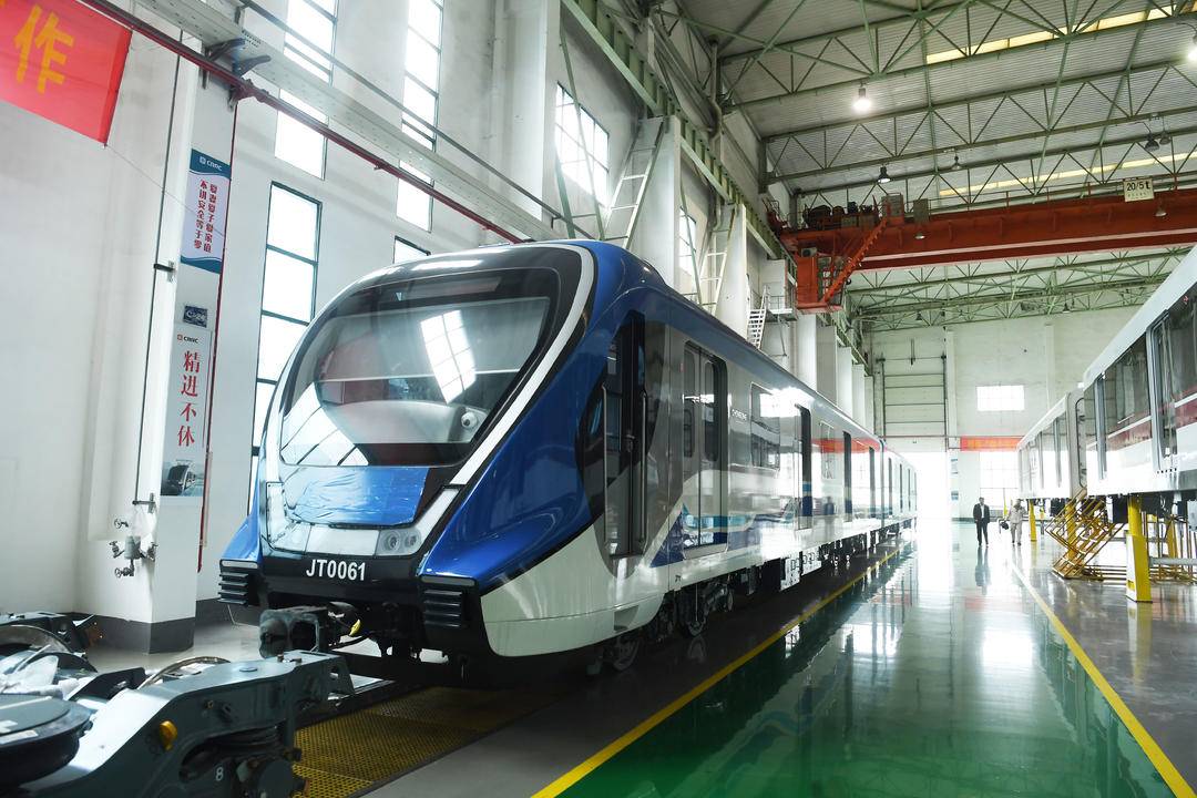 “喜提新车”! 全国首列双流制列车在重庆下线休闲区蓝鸢梦想 - Www.slyday.coM “喜提新车”! 全国首列双流制列车在重庆下线休闲区蓝鸢梦想 - Www.slyday.coM