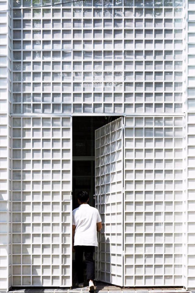 越南小伙的私人小别墅，入户门和墙壁融为一体，羡煞多数无房者