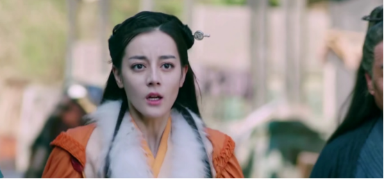 迪丽热巴颜值回春？脸蛋精致像芭比，复盘热巴的出道“变脸史”