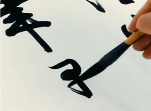 越南书法有多“尴尬”？用的是毛笔，写的却不是汉字