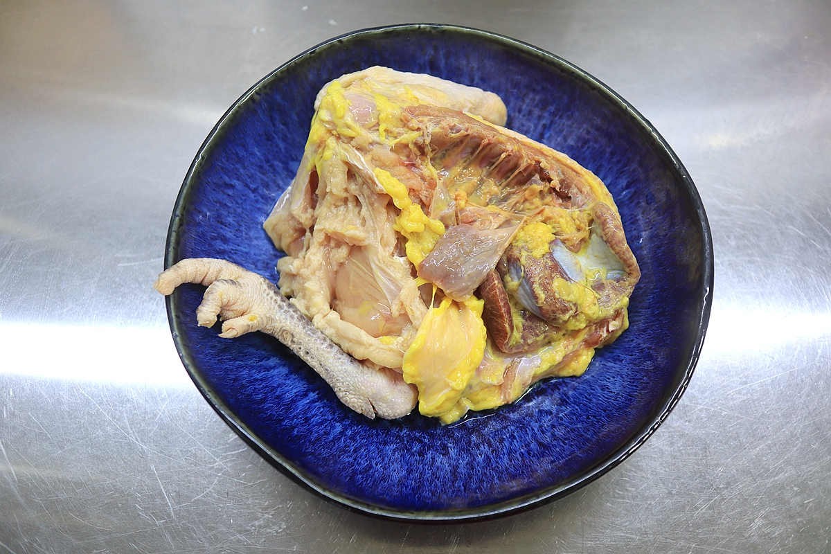 [转载]砂锅焖鸡真是太香了，半只土鸡转眼吃光了，汤比肉还受欢迎