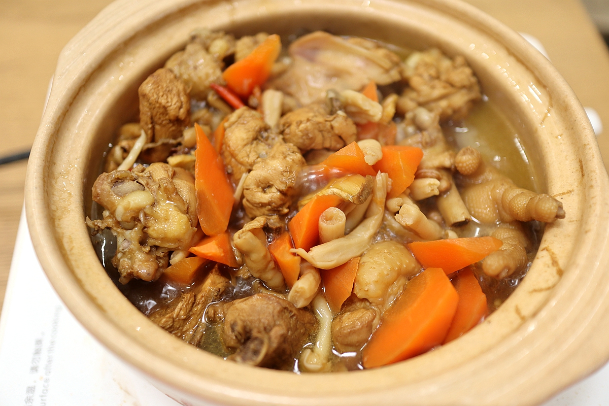 [转载]砂锅焖鸡真是太香了，半只土鸡转眼吃光了，汤比肉还受欢迎