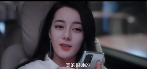 迪丽热巴颜值回春？脸蛋精致像芭比，复盘热巴的出道“变脸史”