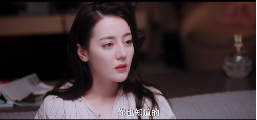 迪丽热巴颜值回春？脸蛋精致像芭比，复盘热巴的出道“变脸史”