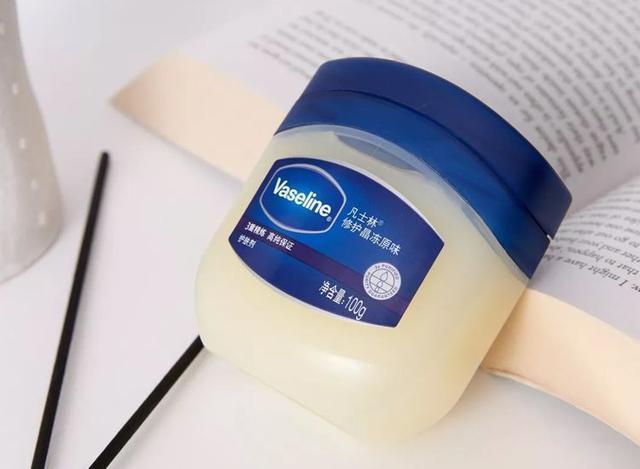 活久见,被“包装”耽误的凡士林还能这么玩?分享10个小妙用休闲区蓝鸢梦想 - Www.slyday.coM 活久见,被“包装”耽误的凡士林还能这么玩?分享10个小妙用休闲区蓝鸢梦想 - Www.slyday.coM