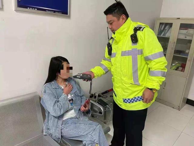 夫妻吵架后,丈夫报警举报妻子:赶紧拦住她的车休闲区蓝鸢梦想 - Www.slyday.coM 夫妻吵架后,丈夫报警举报妻子:赶紧拦住她的车休闲区蓝鸢梦想 - Www.slyday.coM