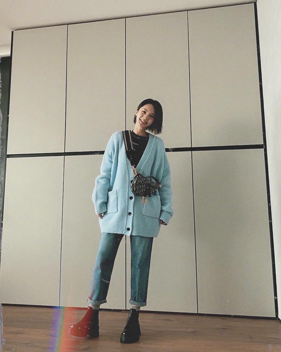 杨丞琳化身“人鱼公主”，穿蓝色渐变鱼鳞裙亮相，气质高贵又惊艳