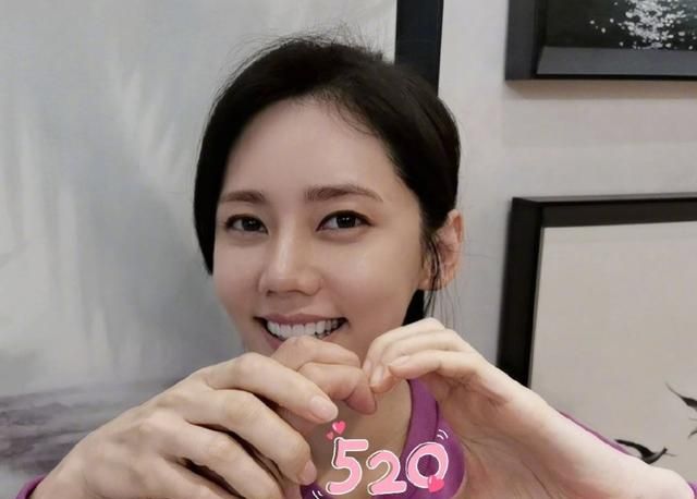 秋瓷炫晒近况,正在<a href=