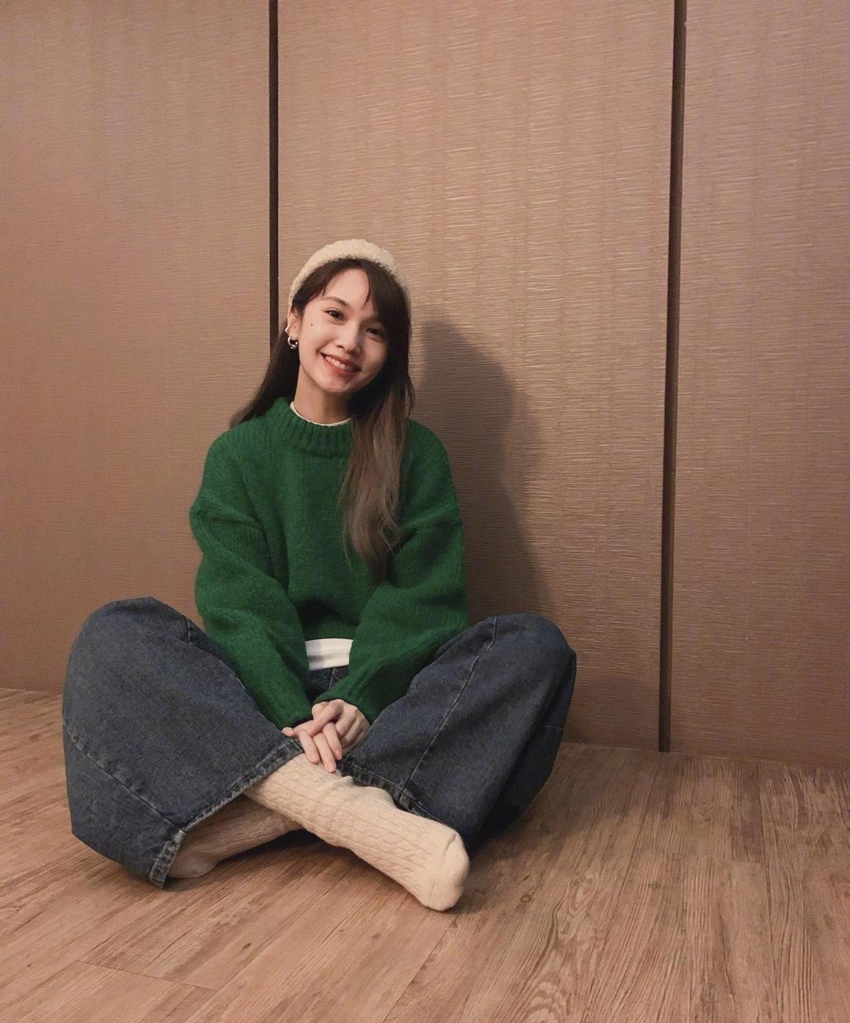 杨丞琳化身“人鱼公主”，穿蓝色渐变鱼鳞裙亮相，气质高贵又惊艳