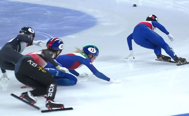 太乱了！短道神奇决赛日：5人出战4人摔倒+连开6枪+<a href=