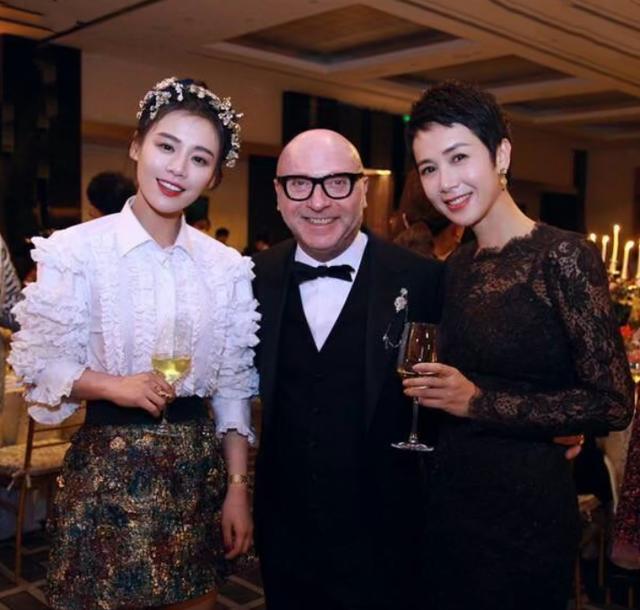 蒋雯丽54岁风韵犹存!穿蕾丝挖背裙梦幻又性感,熟女魅力真迷人 蒋雯丽54岁风韵犹存!穿蕾丝挖背裙梦幻又性感,熟女魅力真迷人