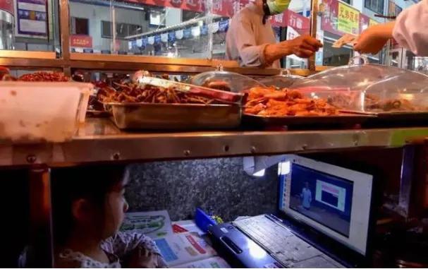 二胎宝妈给买蛋糕边角料,被嘲贫穷,孩子身上的自卑是怎么来的?休闲区蓝鸢梦想 - Www.slyday.coM 二胎宝妈给买蛋糕边角料,被嘲贫穷,孩子身上的自卑是怎么来的?休闲区蓝鸢梦想 - Www.slyday.coM