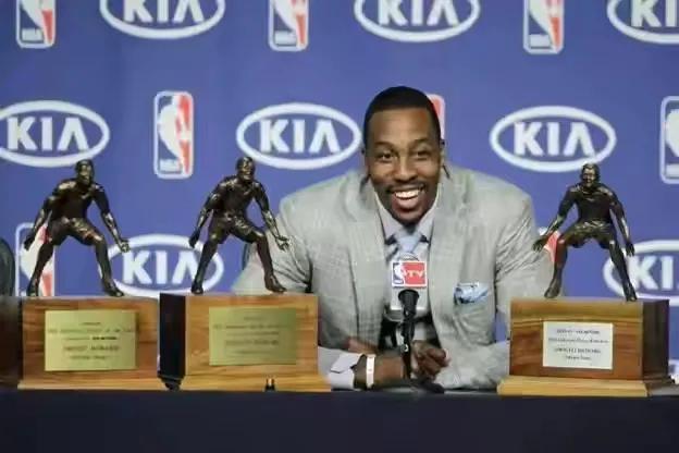 浓眉居高临下怒指霍华德,引爆冲突升级,75大球星评选或是导火索休闲区蓝鸢梦想 - Www.slyday.coM 浓眉居高临下怒指霍华德,引爆冲突升级,75大球星评选或是导火索休闲区蓝鸢梦想 - Www.slyday.coM