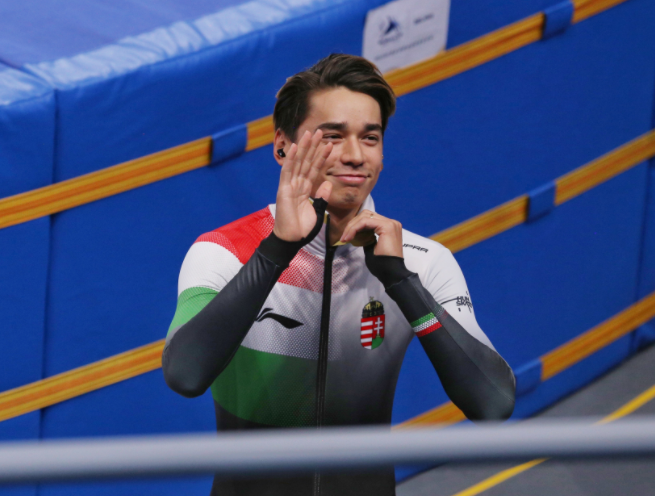 捧腹！武大靖与匈牙利一哥刘少林相互加油，都用中文喊话：干<a href=