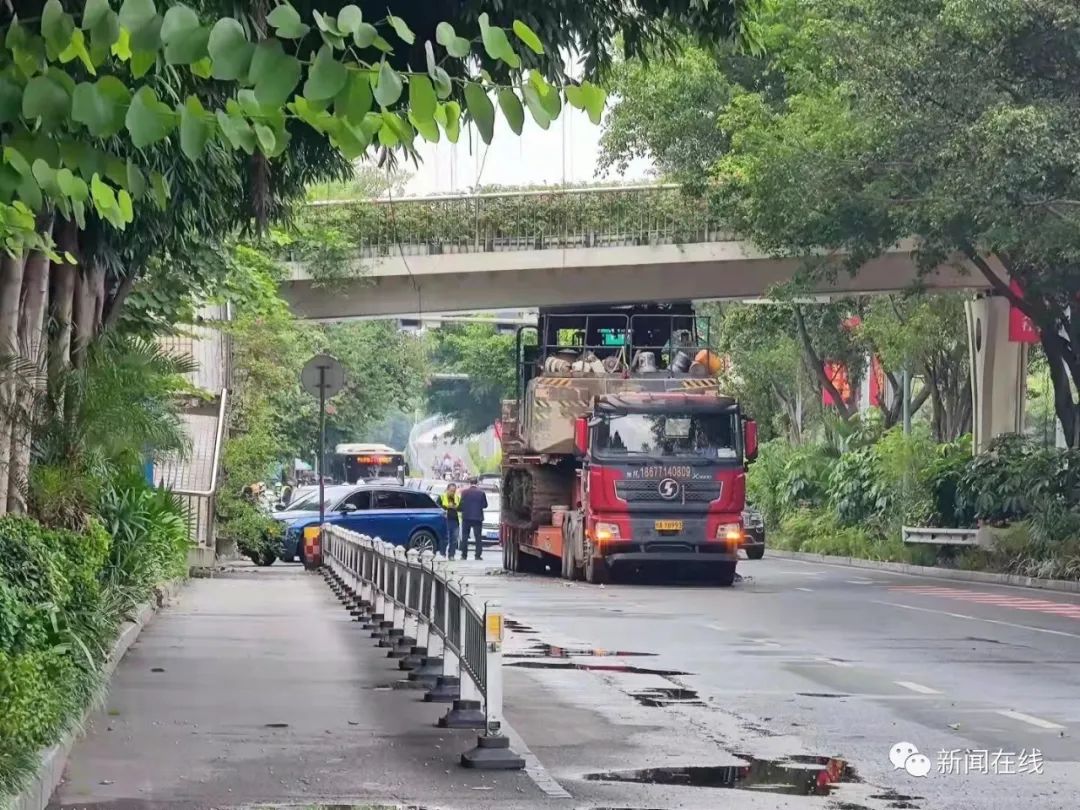 警方通报来了!南宁竹溪大道过街天桥被工程车撞击,部分发生坍塌休闲区蓝鸢梦想 - Www.slyday.coM 警方通报来了!南宁竹溪大道过街天桥被工程车撞击,部分发生坍塌休闲区蓝鸢梦想 - Www.slyday.coM