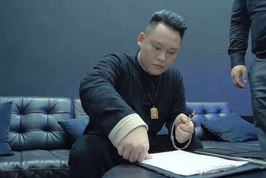 老煮门刘轩豪任性大手笔千万豪车嘉奖优秀合作商