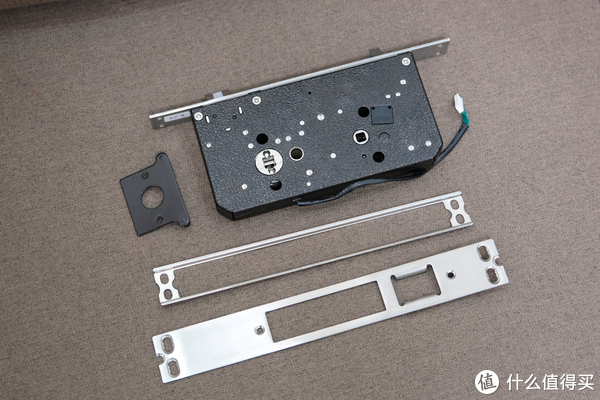 智能锁是什么充电接口 813f-04b2055af9aee937b32a75367281ce78.jpg