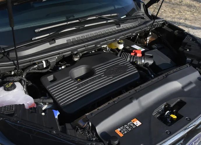 大七座合资中型SUV 福特锐界与丰田皇冠陆放谁更值得入手