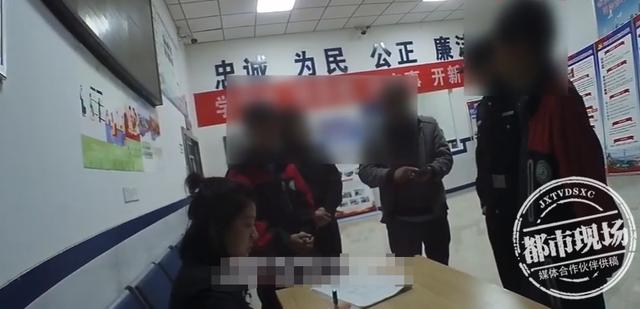 怕挨骂?四川两少年离家出走,在树上搭“窝”待了两天两夜休闲区蓝鸢梦想 - Www.slyday.coM 怕挨骂?四川两少年离家出走,在树上搭“窝”待了两天两夜休闲区蓝鸢梦想 - Www.slyday.coM