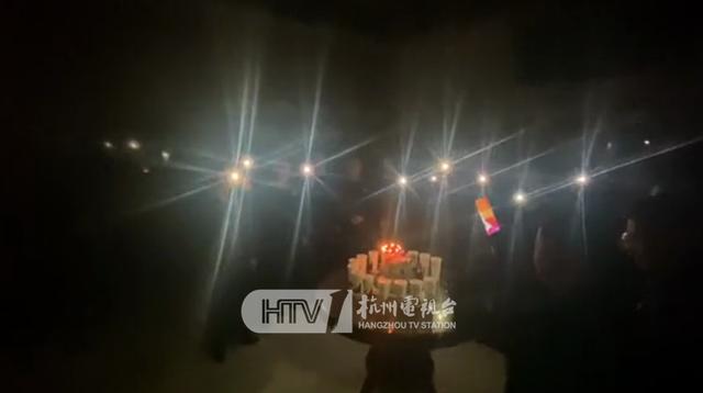 温暖!不远千里“送”来一碗面…休闲区蓝鸢梦想 - Www.slyday.coM 温暖!不远千里“送”来一碗面…休闲区蓝鸢梦想 - Www.slyday.coM