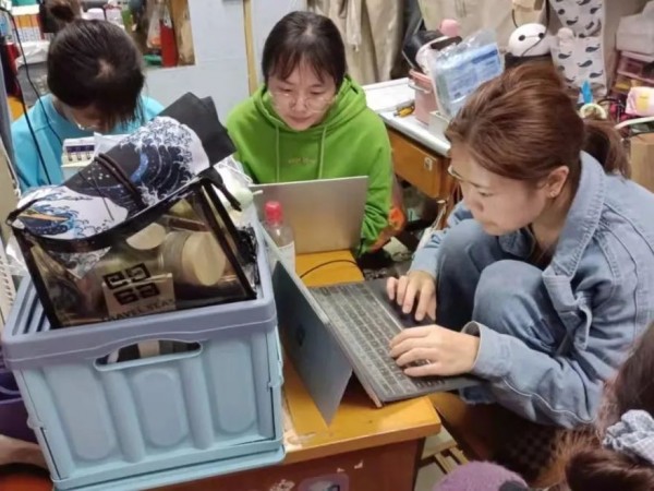 神仙友谊!同寝室六姐妹集体保研休闲区蓝鸢梦想 - Www.slyday.coM 神仙友谊!同寝室六姐妹集体保研休闲区蓝鸢梦想 - Www.slyday.coM