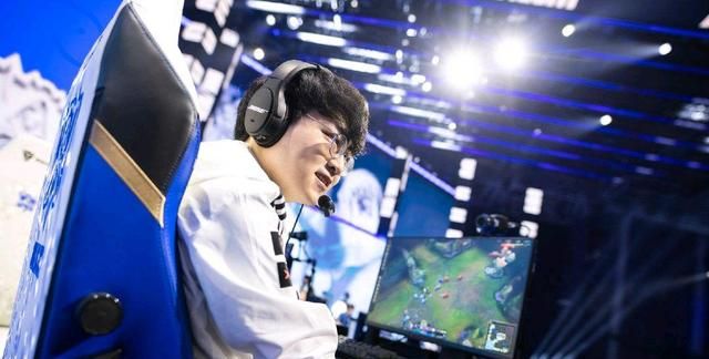 LPL热议“9届冠军中单<a href=