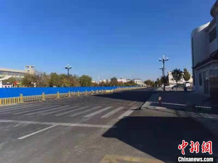 图为寂静的额济纳旗。 王振恒 摄