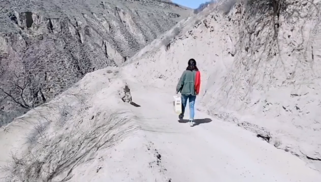 村里的第一个女研究生,不敢离开家乡休闲区蓝鸢梦想 - Www.slyday.coM 村里的第一个女研究生,不敢离开家乡休闲区蓝鸢梦想 - Www.slyday.coM