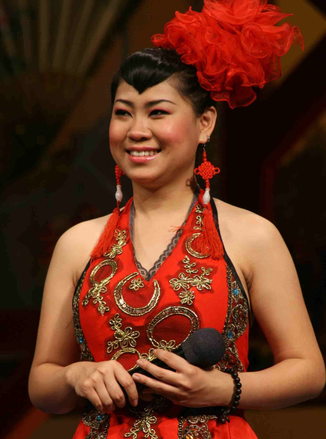 8位女比父丑的星二代，小眼睛、塌鼻梁、黑皮肤，跟爸爸不能比