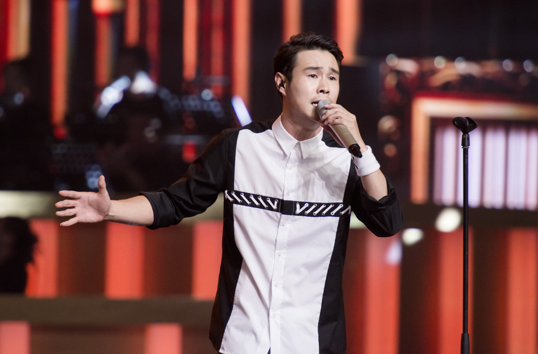 8位女比父丑的星二代，小眼睛、塌鼻梁、黑皮肤，跟爸爸不能比