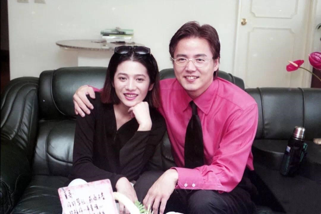 8位女比父丑的星二代，小眼睛、塌鼻梁、黑皮肤，跟爸爸不能比